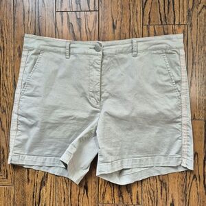 Woman's Shorts 12